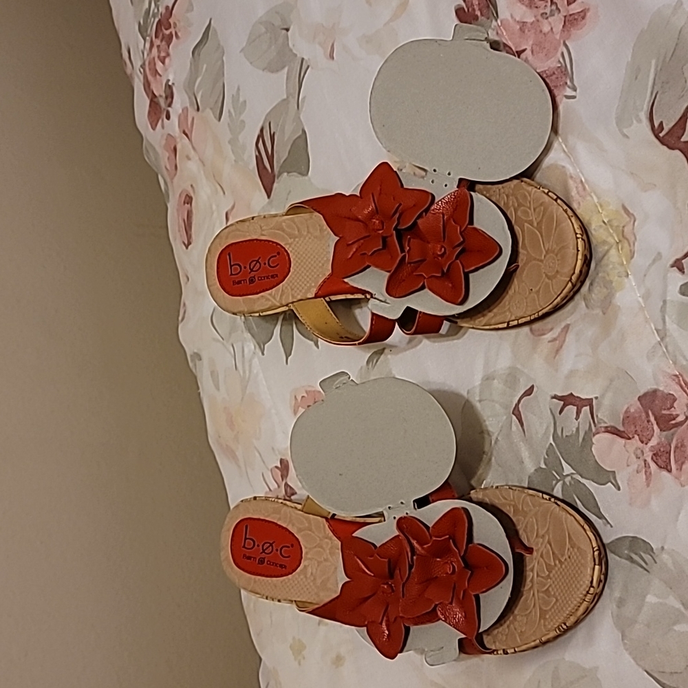 Ladies sandals B O C Split toe Sandals Red leather flowers on top .wedge heels